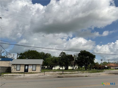 702 Us Highway 77a S, Yoakum, TX, 77995-1211 | Card Image