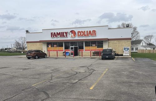 435 E Center St, Bourbon, IN, 46504-1656 | Card Image