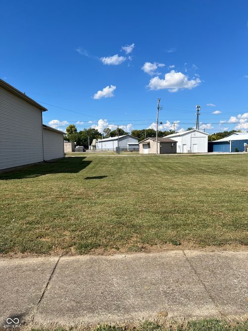 900 W Block Laurel St, Seymour, IN, 47274 | Card Image