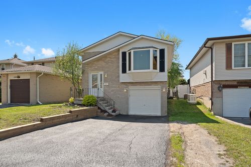 102 Grenadier Dr, Kingston, ON, K7K6E9 | Card Image