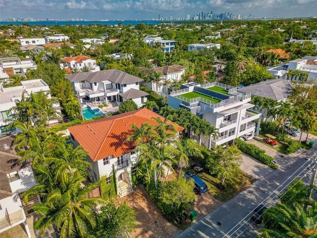 B - 464 Fernwood Rd, Townhouse with 3 bedrooms, 3 bathrooms and null parking in Key Biscayne FL | Image 48
