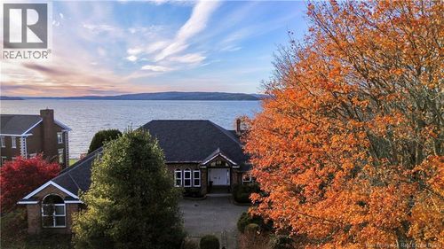 39 Elizabeth Pky, Rothesay, NB, E2H1E8 | Card Image