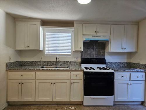 216 E 25th St, Long Beach, CA, 90806-3002 | Card Image