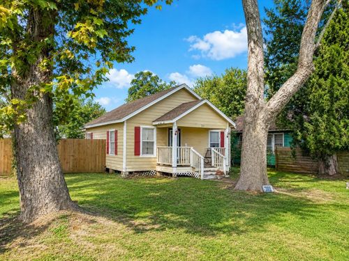 201 E Front St, Brazoria, TX, 77422-8756 | Card Image