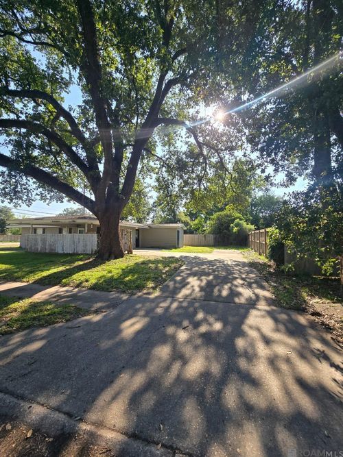 11022 Old Hammond Hwy, Baton Rouge, LA, 70816-8315 | Card Image