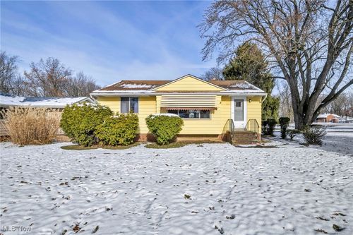 6719 Smith Rd, Middleburg Heights, OH, 44130-2657 | Card Image