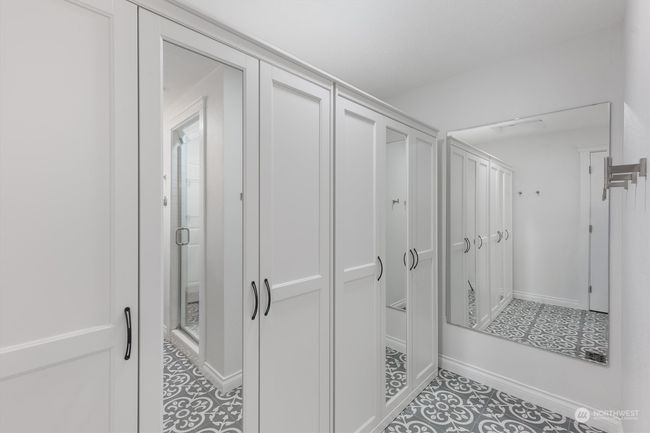 dressing area in the bathroom | Image 16