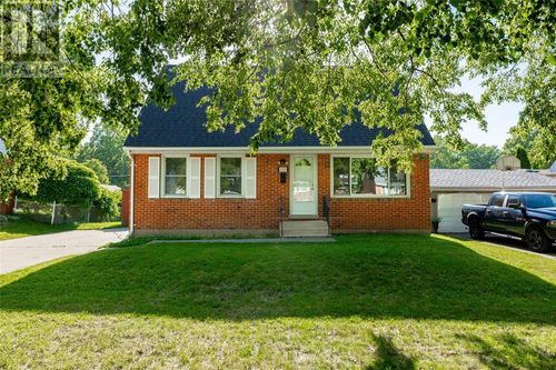 1329 Kim St, Sarnia, ON, N7V3T6 | Card Image