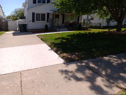 2209 Progress Ave, Lincoln Park, MI, 48146-2554 | Card Image