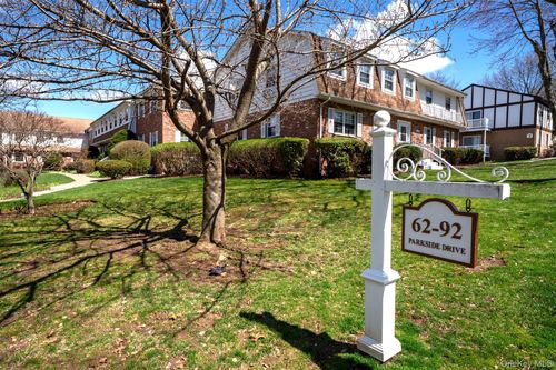 68-68 Parkside Dr, Suffern, NY, 10901-7828 | Card Image