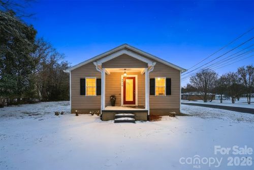 3410 25th Ave Ne, Hickory, NC, 28601-7943 | Card Image