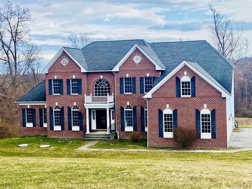 31 Sunflower Cir, Wappingers Falls, NY, 12590-7127 | Card Image