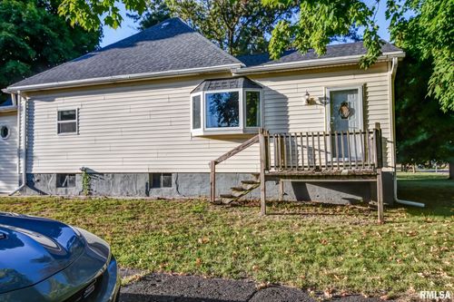 113 S Locust, Stonington, IL, 62567-9702 | Card Image