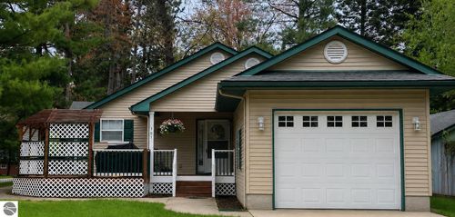 301 S 6th Street, Roscommon, MI, 48653 | Card Image