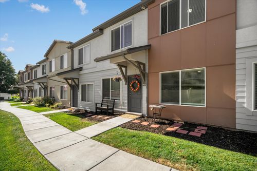 468 E London Way, Clearfield, UT, 84015-1346 | Card Image