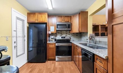 apt-304-1024 Se 3rd Ave, Dania Beach, FL, 33004-5210 | Card Image