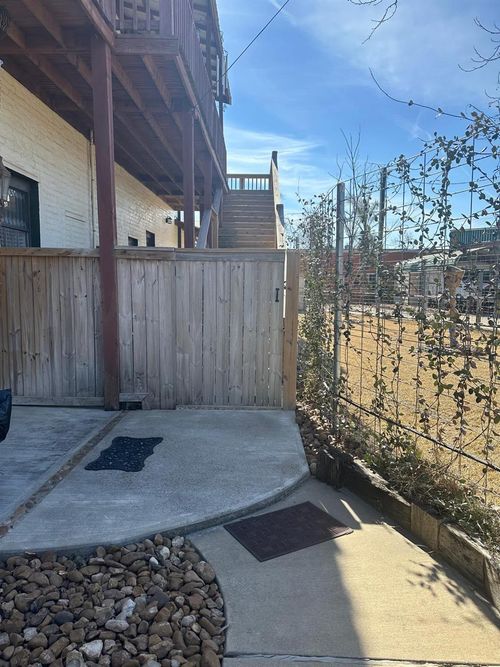 e-519 Spring St, Columbus, TX, 78934-2345 | Card Image