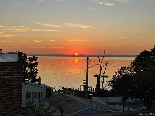 904 Dean Ave, Bronx, NY, 10465-1610 | Card Image