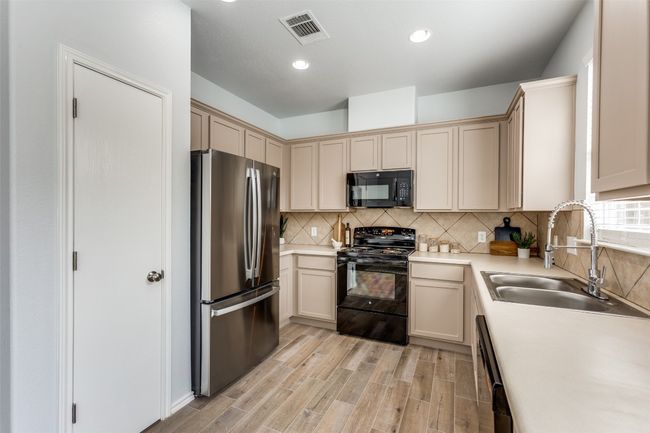 33 Verde Ranch Loop, Townhouse with 3 bedrooms, 3 bathrooms and 2 parking in Leander TX | Image 7