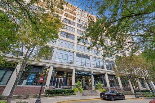 717-900 Kingsbury St, Chicago, IL, 60610-7434 | Card Image