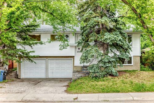 4016 37 St Nw, Calgary, AB, T2L2J3 | Card Image