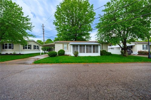 8 Maple Dr, Olmsted Twp, OH, 44138-2937 | Card Image
