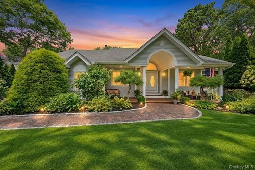 7 Wood Hollow Dr, Westhampton, NY, 11977-1007 | Card Image