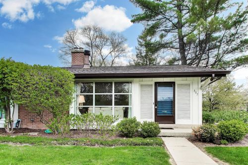 307 Crestwood Vlg, Northfield, IL, 60093-3403 | Card Image
