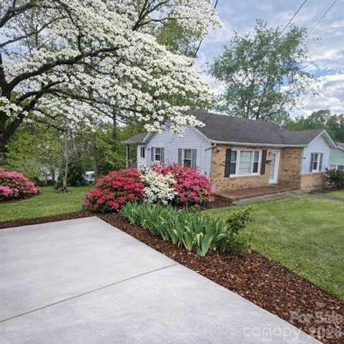 376 State Street, Marion, NC, 28752 | Card Image