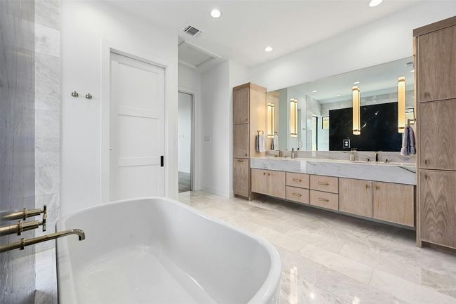 806 Sunfish St, House other with 4 bedrooms, 5 bathrooms and 4 parking in Lakeway TX | Image 17