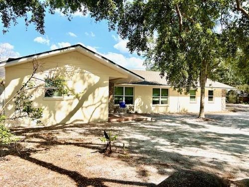 110 Pine Ave, Osprey, FL, 34229-8910 | Card Image