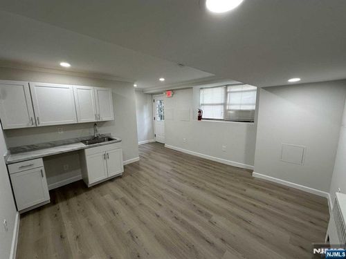 290 Oak St, Ridgewood, NJ, 07450-2592 | Card Image