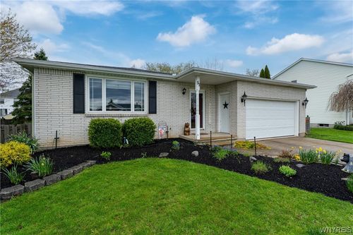 51 Country Pl, Lancaster, NY, 14086-3237 | Card Image