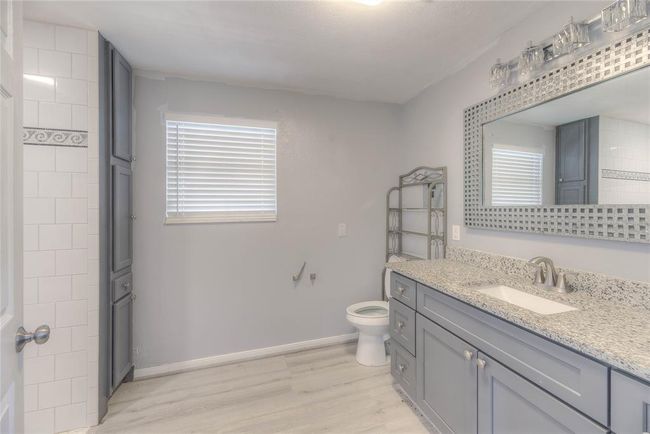 Bathroom in guest house | Image 12