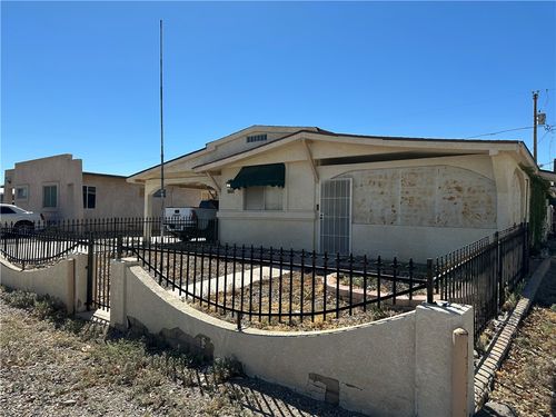 1547 Trane Rd, Bullhead City, AZ, 86442-7104 | Card Image