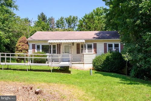 53 Gray Rock Rd, CHARLES TOWN, WV, 25414-5911 | Card Image