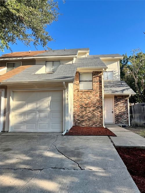 310 Victoria Dr, Grand Prairie, TX, 75052-5362 | Card Image