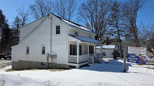 62 E Market St, Red Hook, NY, 12571-1418 | Card Image