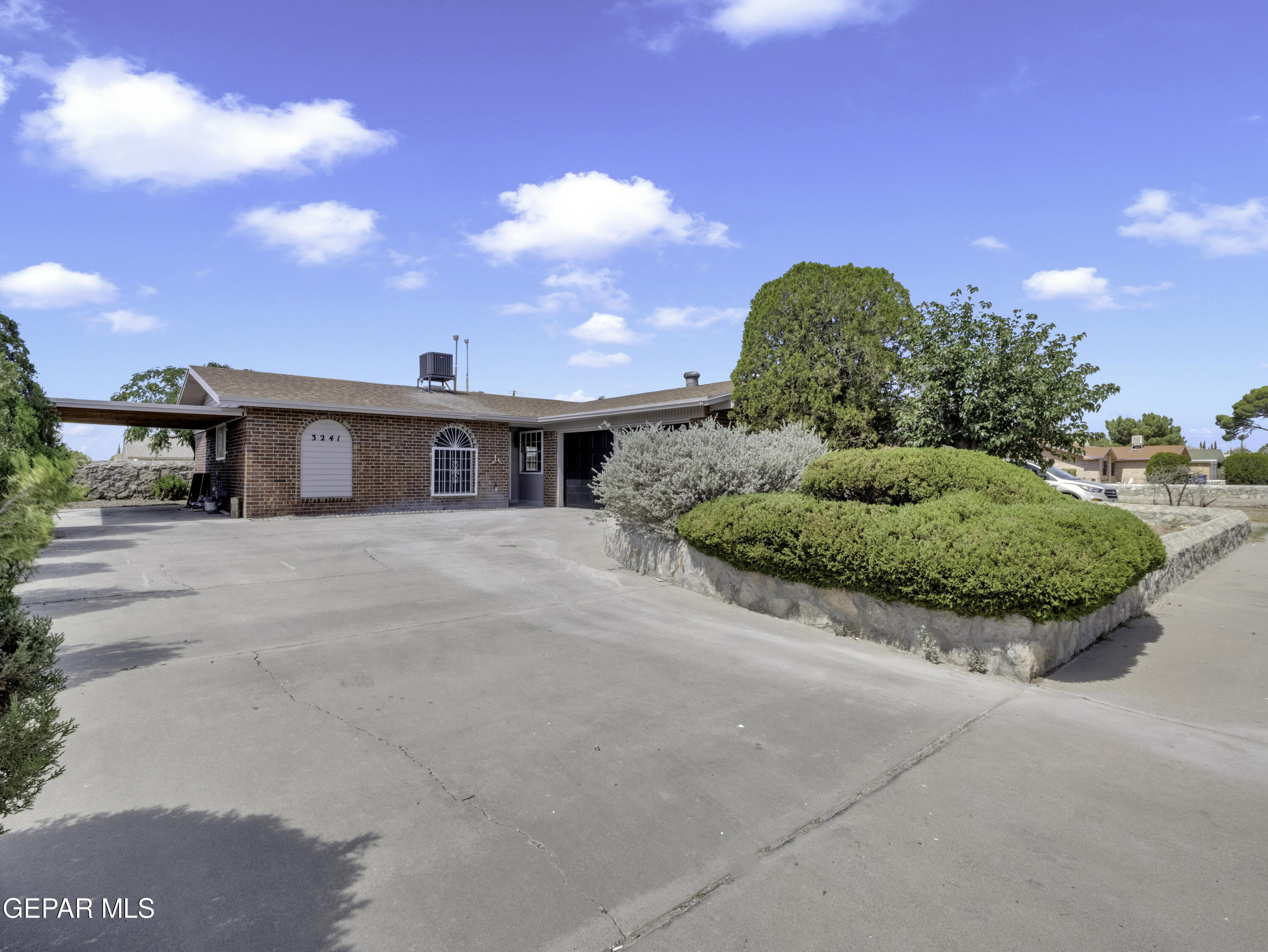 Voss Dr, El Paso, TX 79936