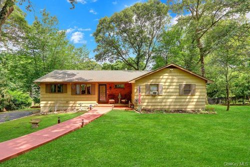 15 Mary Pitkin Path, Shoreham, NY, 11786-1141 | Card Image