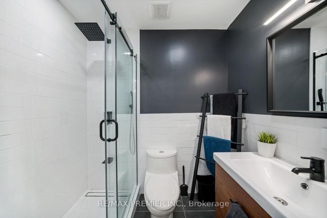 122 Robert Hicks Dr, House attached with 6 bedrooms, 5 bathrooms and 2 parking in North York ON | Image 17