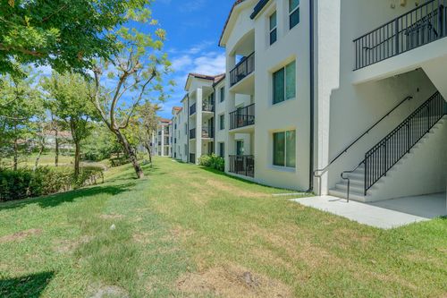 611 Villa Cir, Boynton Beach, FL, 33435-8913 | Card Image