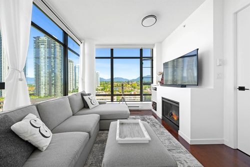1801-4250 Dawson St, Burnaby, BC, V5C4B1 | Card Image