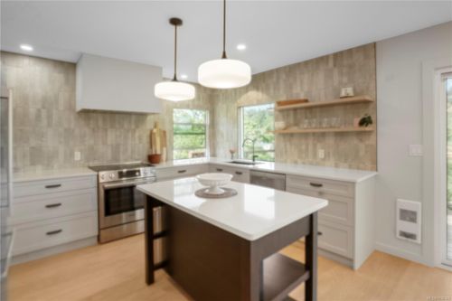 1071 Hyacinth Ave, Victoria, BC, V8Z2S6 | Card Image