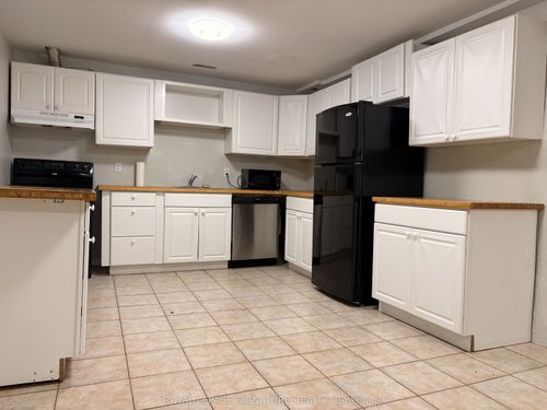 bsmt-885 Runningbrook Dr, Mississauga, ON, L4Y2S4 | Card Image