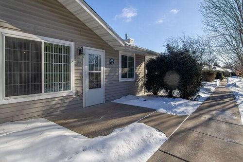 3330 S Robin Meadows Ln, Eau Claire, WI, 54701-8780 | Card Image