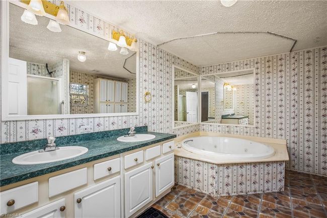 195 Old Barrett Rd, House other with 2 bedrooms, 2 bathrooms and null parking in Ennice NC | Image 9