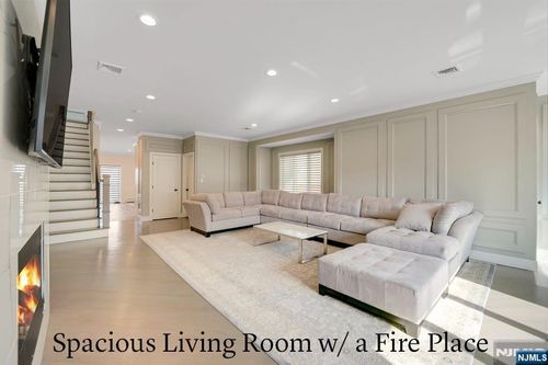 333 8th St, Palisades Park, NJ, 07650-2201 | Card Image