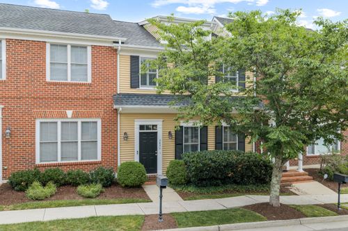 3830 Greenway Dr Sw, Roanoke, VA, 24018-3721 | Card Image