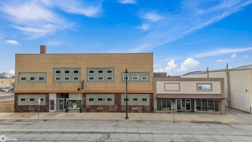 218 E Main St, Marshalltown, IA, 50158-1748 | Card Image